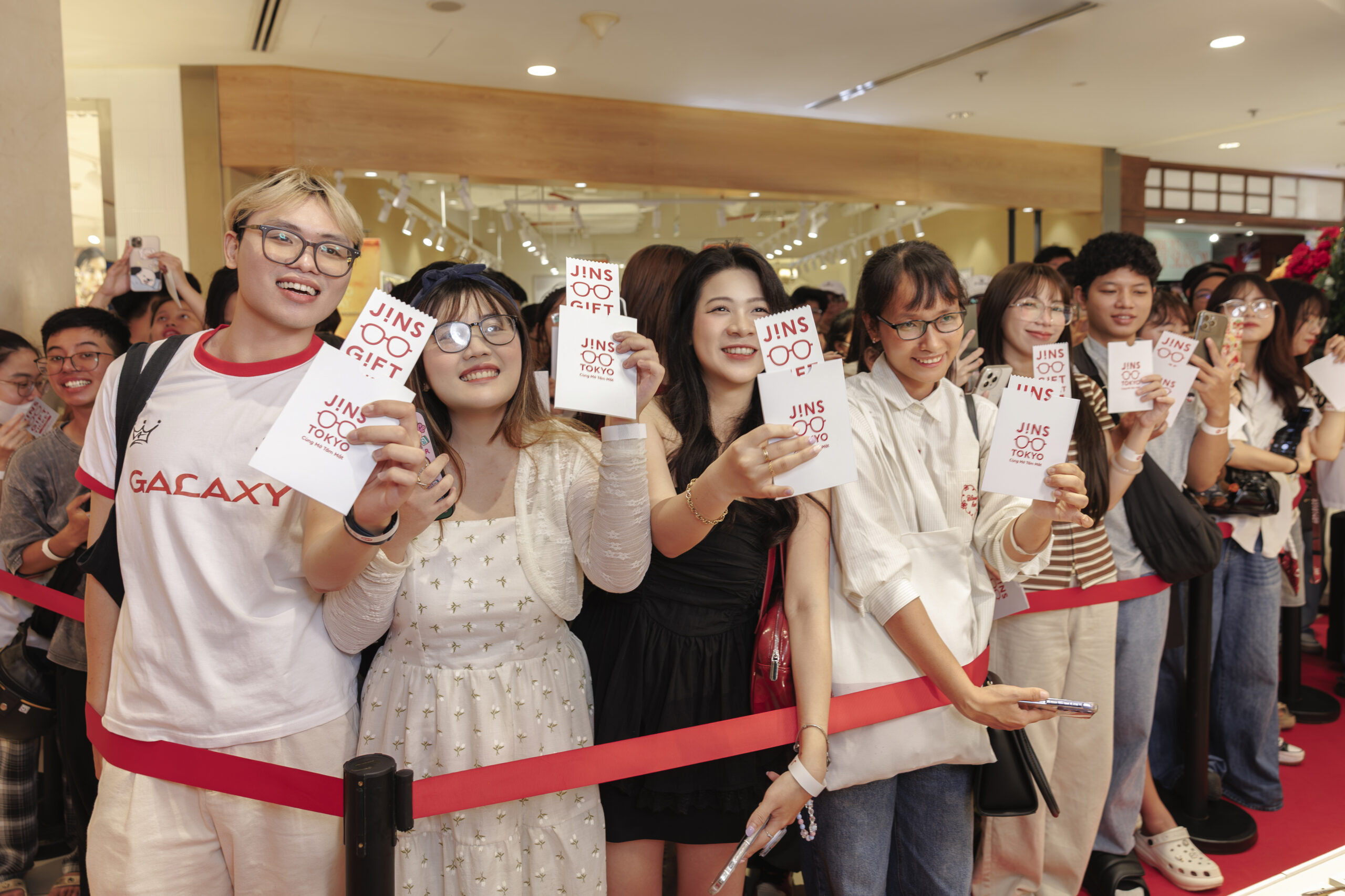 JINS - mắt kính Nhật Bản - Saigon Centre - Magnify Life - Shakkan-hō - chigaidana - kính thời trang - phụ kiện - luxuo 10