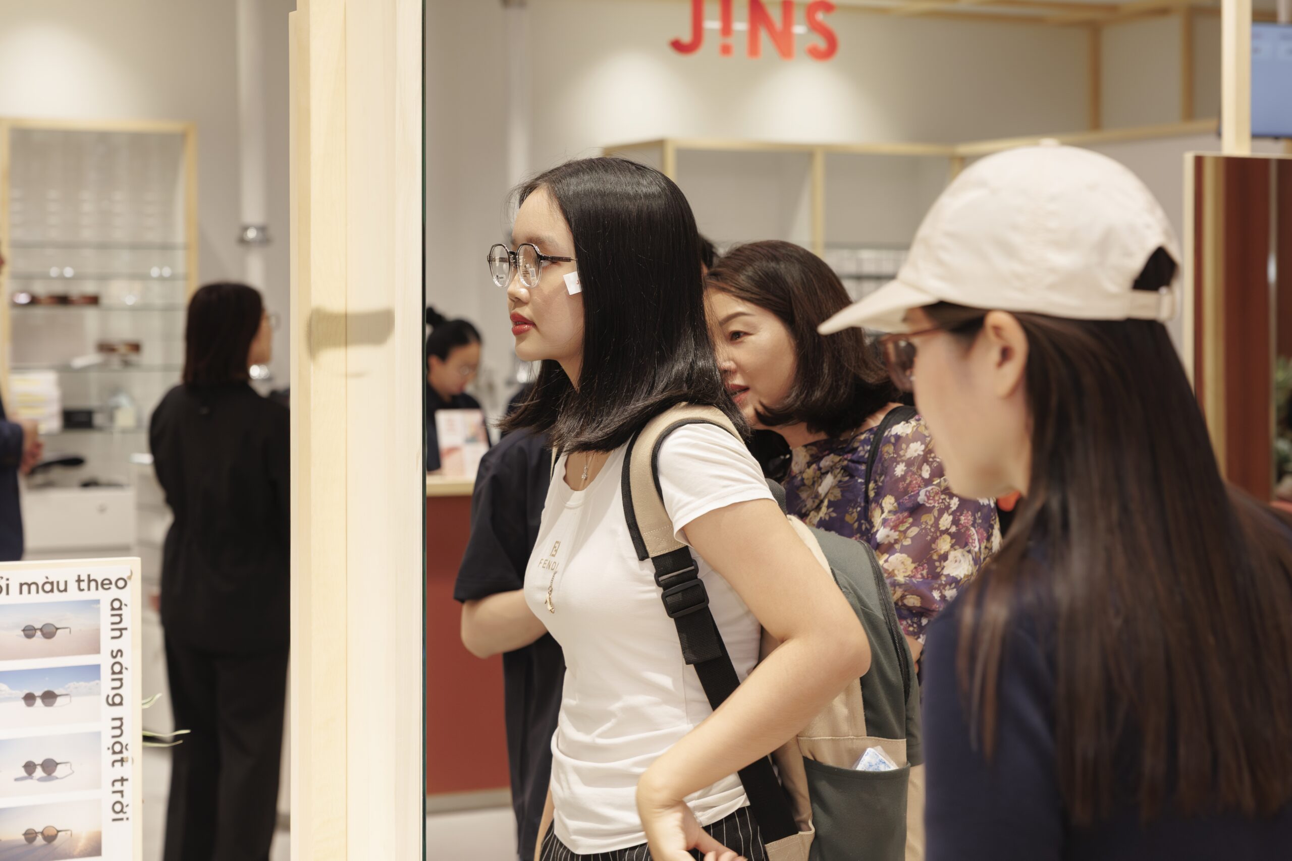JINS - mắt kính Nhật Bản - Sài Gòn Center - Magnify Life - Shakkan-hō - chigaidana - kính thời trang - phụ kiện - luxuo 13