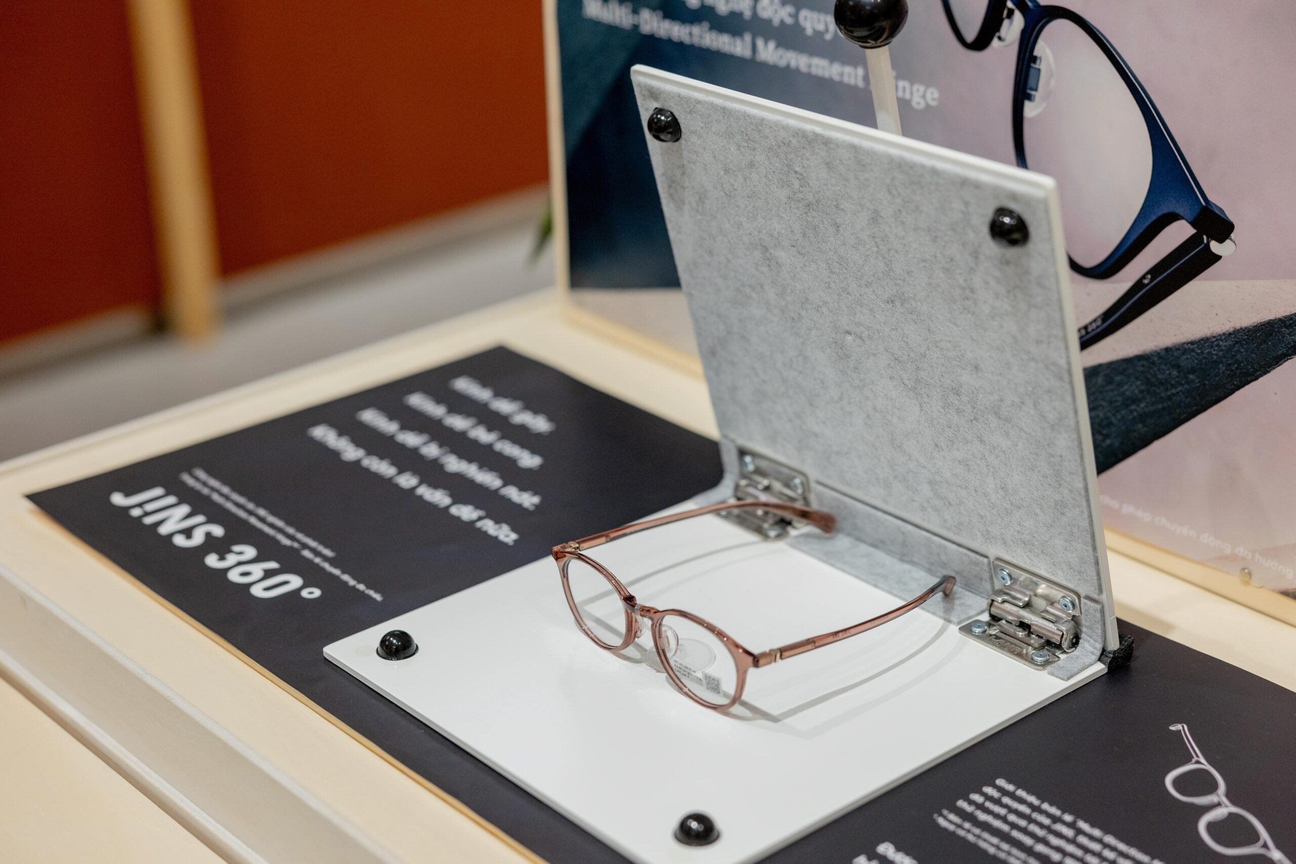 JINS - mắt kính Nhật Bản - Saigon Centre - Magnify Life - Shakkan-hō - chigaidana - kính thời trang - phụ kiện - luxuo 8