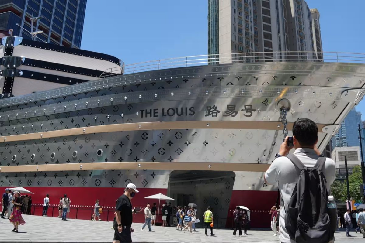 Louis Vuitton - LVMH - thị trường tiêu dùng xa xỉ Trung Quốc - Thượng Hải - The Louis - luxuo.