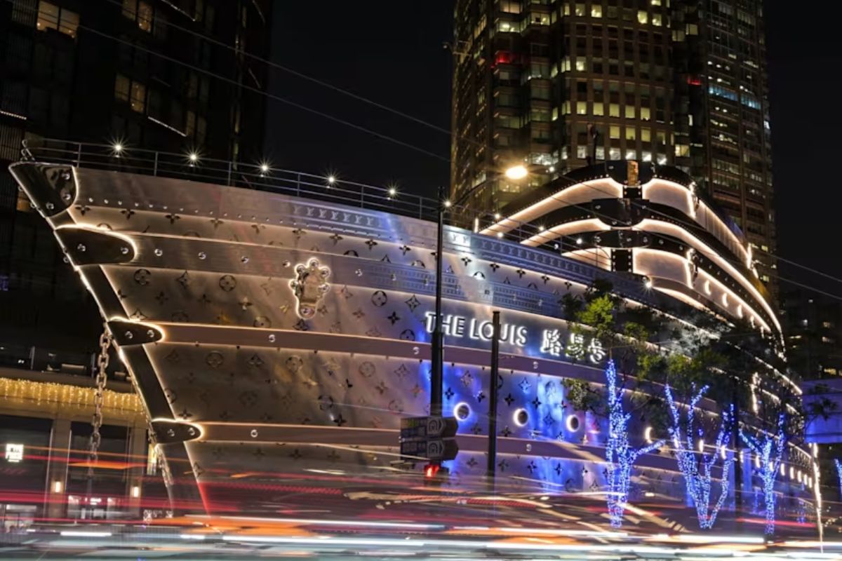 Louis Vuitton - LVMH - thị trường tiêu dùng xa xỉ Trung Quốc - Thượng Hải - The Louis - luxuo