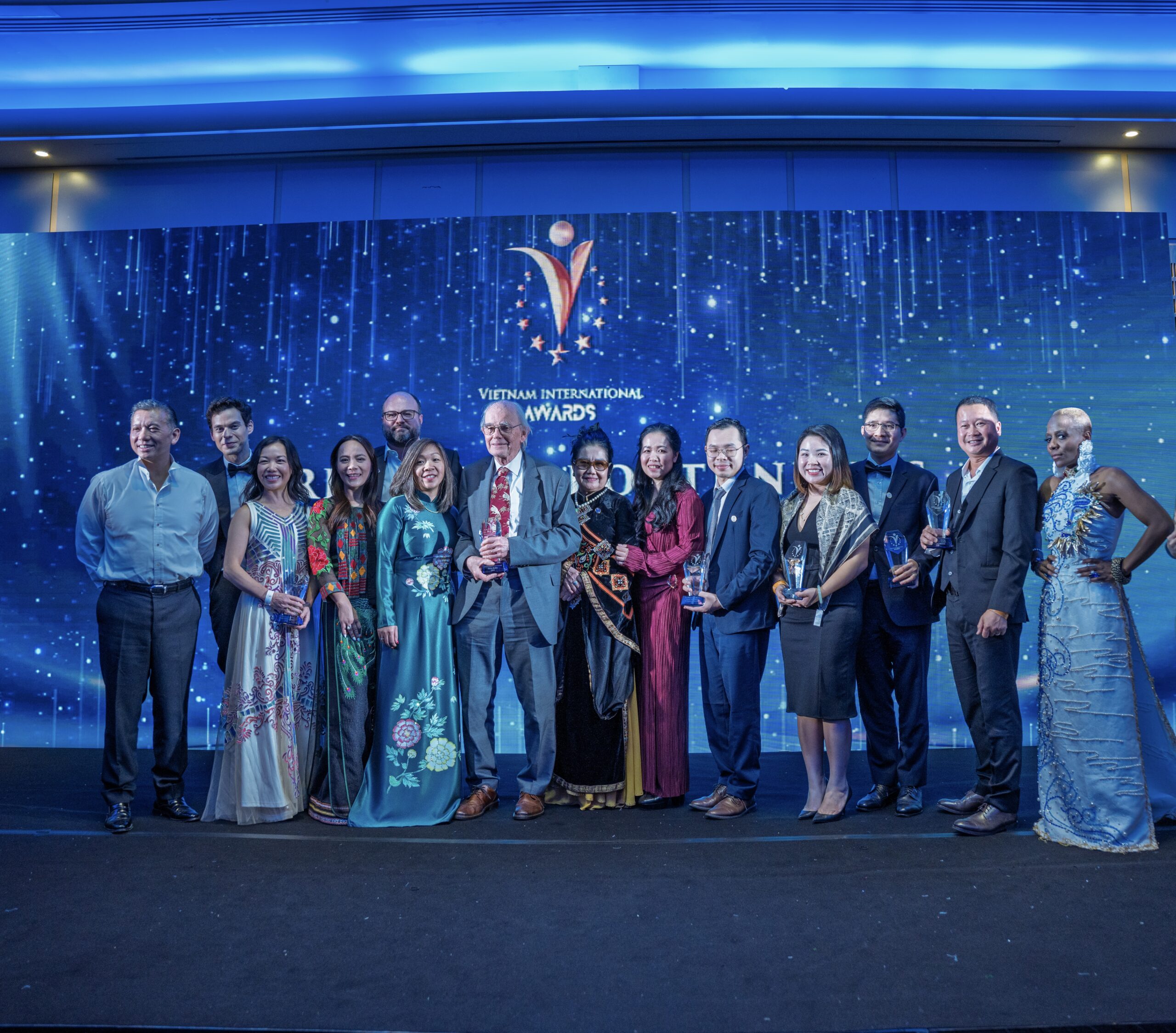 Vietnam International Awards 2025 - Giải Thưởng Quốc Tế Việt Nam - VIAwards - lễ trao giải - luxuo 3