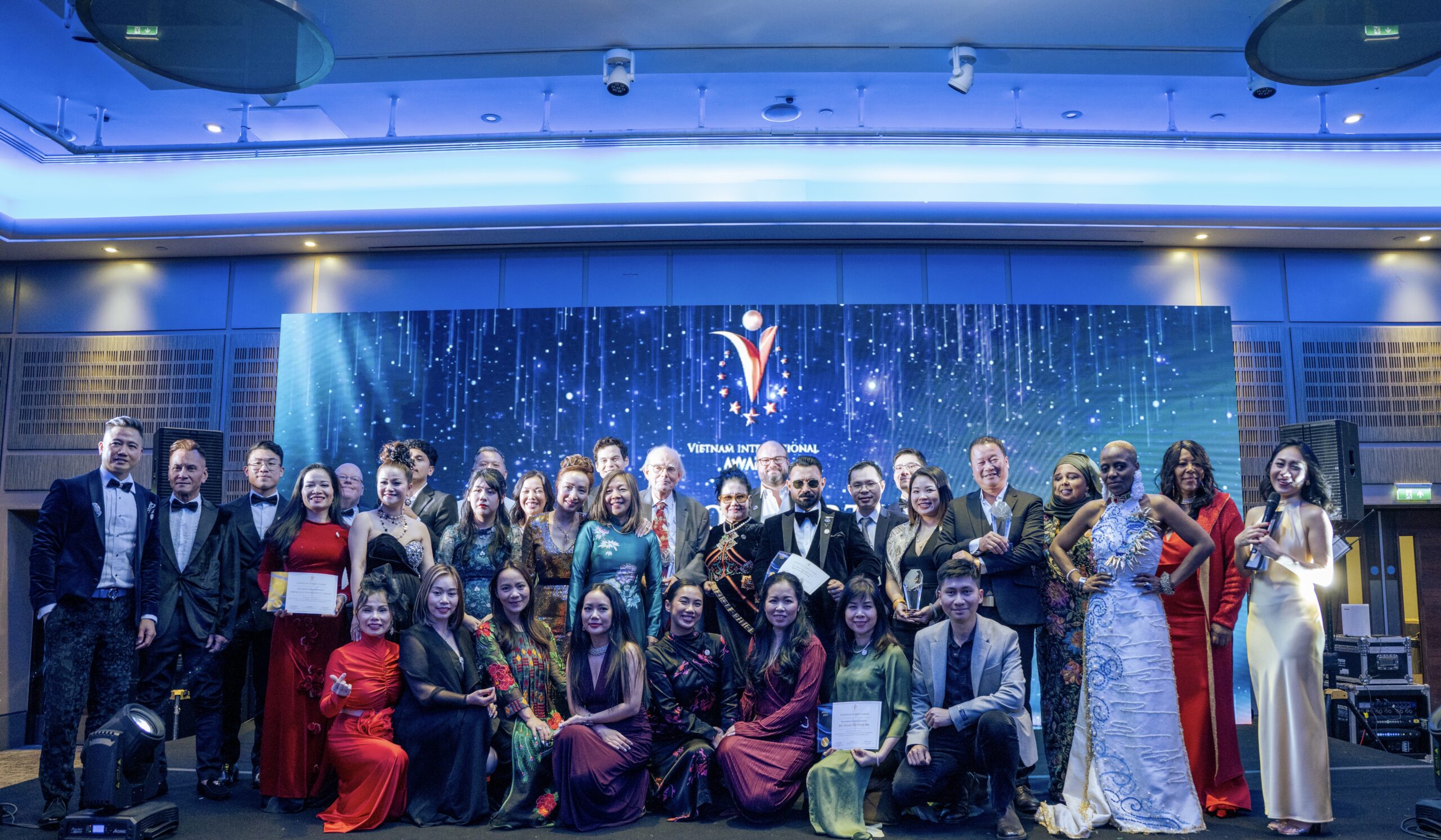 Vietnam International Awards 2025 - Giải Thưởng Quốc Tế Việt Nam - VIAwards - lễ trao giải - luxuo 4