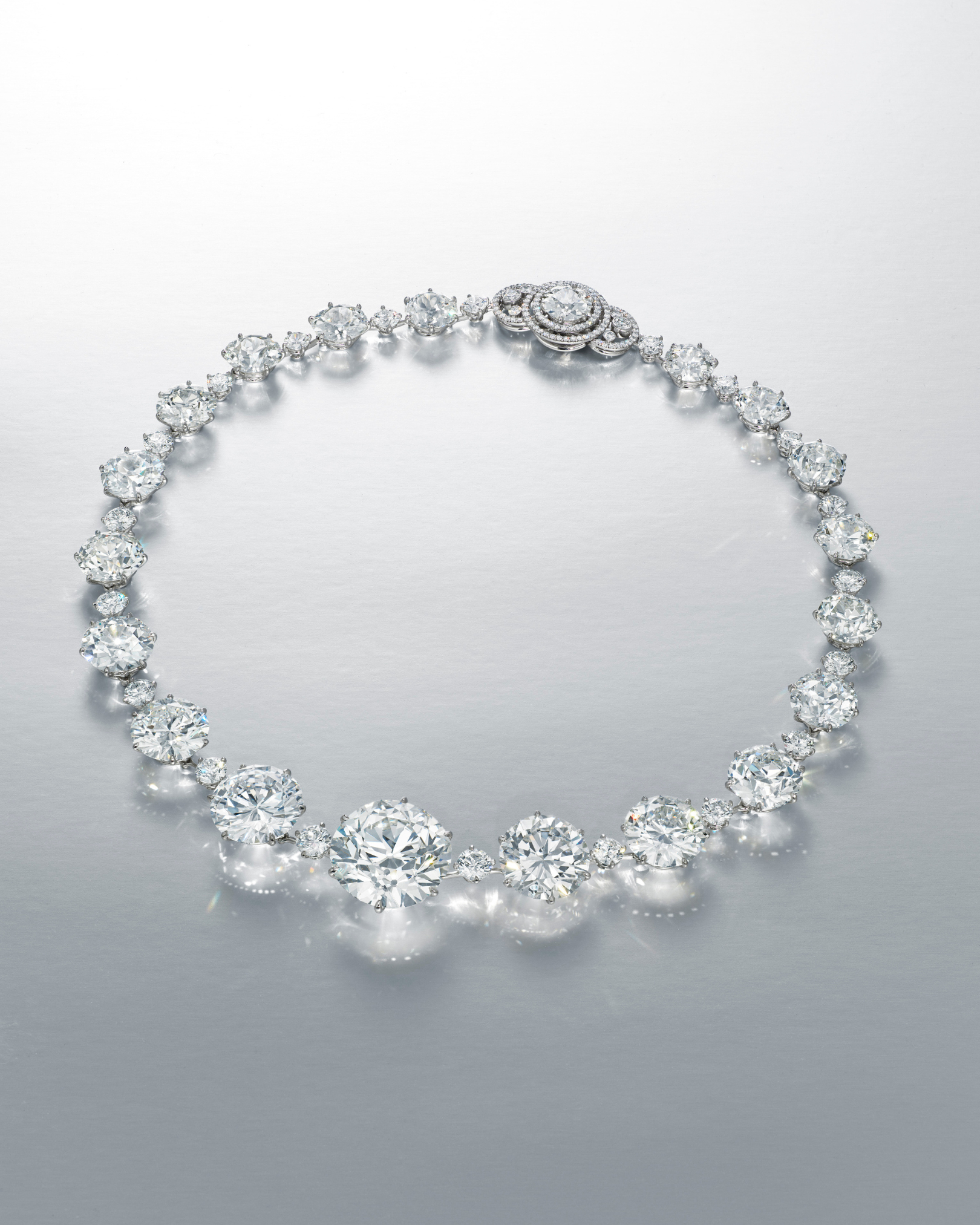 christie's - hong kong - the royal blue - sapphire kashmir - đấu giá trang sức - tuần lễ xa xỉ - luxuo