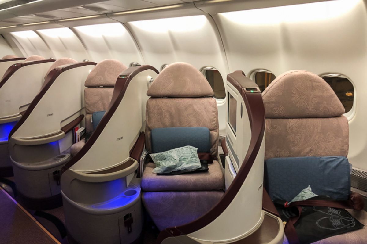 ghế hạng thương gia - khoang thương gia - dịch vụ hàng không cao cấp - trải nghiệm bay sang trọng - luxuo 23