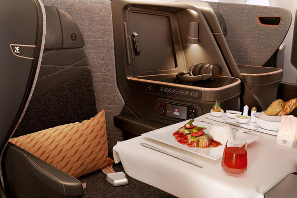 ghế hạng thương gia - khoang thương gia - dịch vụ hàng không cao cấp - trải nghiệm bay sang trọng - luxuo 24