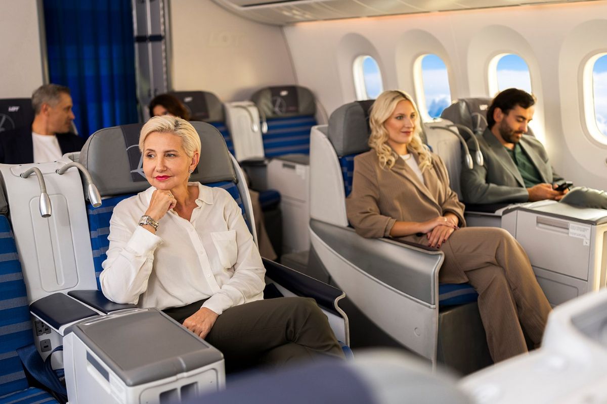 ghế hạng thương gia - khoang thương gia - dịch vụ hàng không cao cấp - trải nghiệm bay sang trọng - luxuo 28