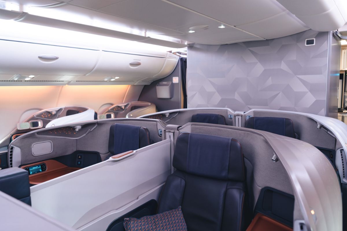 ghế hạng thương gia - khoang thương gia - dịch vụ hàng không cao cấp - trải nghiệm bay sang trọng - luxuo 6