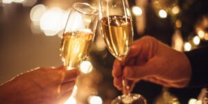 Chạm ly vào năm mới với nghệ thuật thưởng thức rượu tinh tế