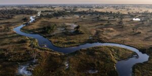 Under the Same Sky: Hành trình cứu lấy nguồn nước Châu Phi của nhà thám hiểm Steve Boyes