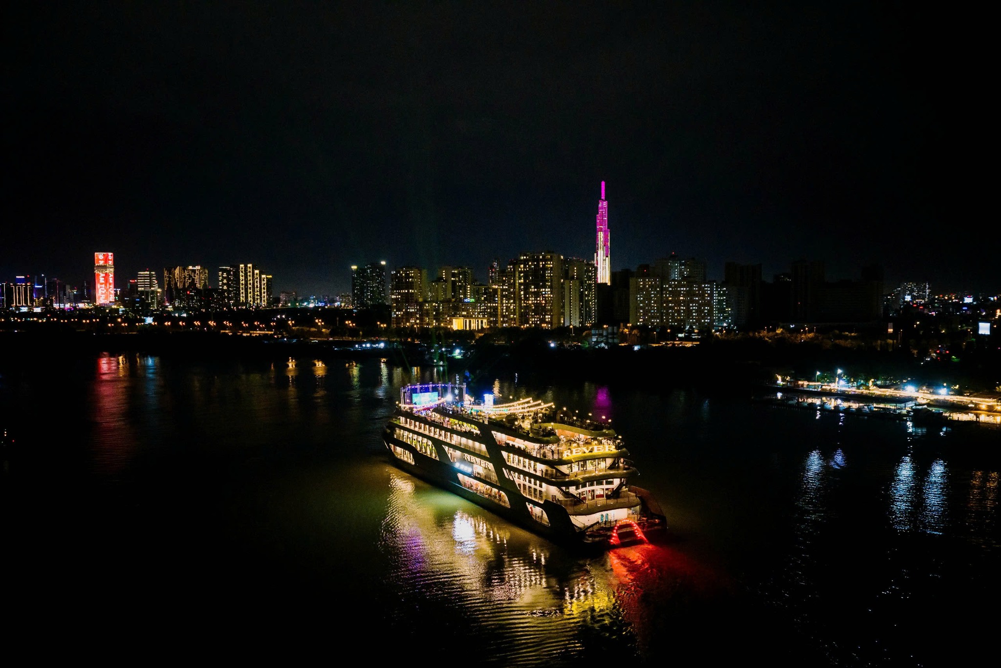 LUXUO ASIA AWARDS 2025 - Vietnam Legacy Arise - REVER Cruise - du thuyền ẩm thực cao cấp - Best Luxury Cruise Of The Year - Luxurious Lifestyle 5