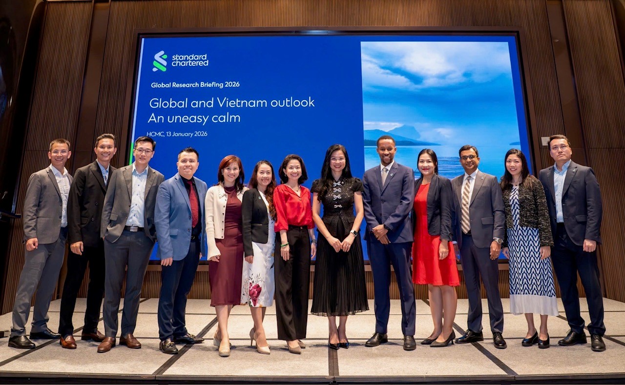 Triển vọng kinh tế Việt Nam 2026 - Standard Chartered - tọa đàm kinh tế - luxuo 2
