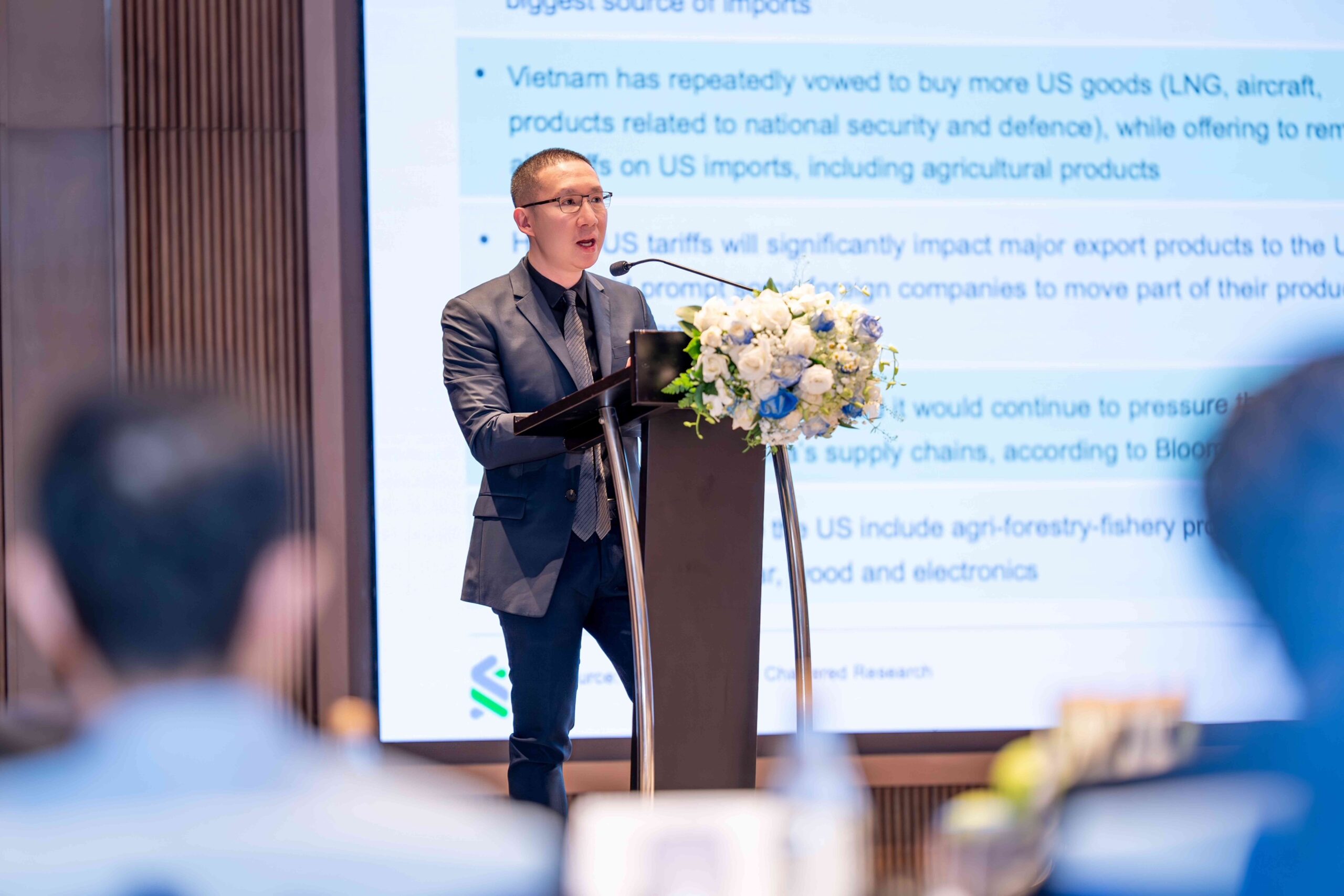 Triển vọng kinh tế Việt Nam 2026 - Standard Chartered - tọa đàm kinh tế - luxuo 5