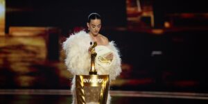 Joy Awards 2026: Katy Perry, Millie Bobby Brown và loạt sao Ai Cập đồng loạt “chọn mặt gửi vàng” Chopard